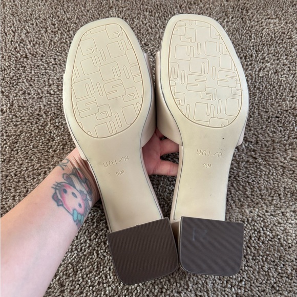 Unisa Women's Cream heeled Sandals - Picture 4 of 6
